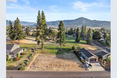 1772 Scardi Blvd, Sutherlin, OR 97479 - Photo 1