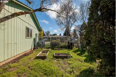 992 Candlelight Dr, Eugene, OR 97402 - Photo 30