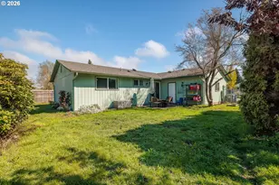 992 Candlelight Dr, Eugene, OR 97402 - Photo 32