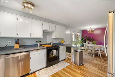 992 Candlelight Dr, Eugene, OR 97402 - Photo 10