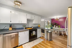 992 Candlelight Dr, Eugene, OR 97402 - Photo 10