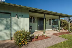 992 Candlelight Dr, Eugene, OR 97402 - Photo 2