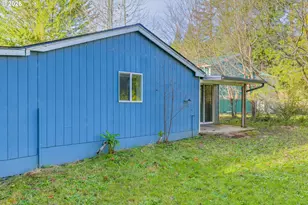 1594 N Hemlock St, Coquille, OR 97423 - Photo 2