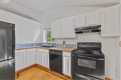 1594 N Hemlock St, Coquille, OR 97423 - Photo 12