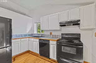 1594 N Hemlock St, Coquille, OR 97423 - Photo 12