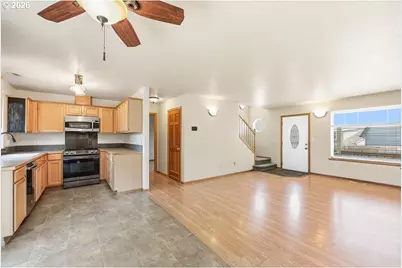 196 S 72nd St, Springfield, OR 97478 - Photo 8