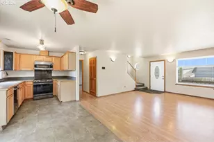 196 S 72nd St, Springfield, OR 97478 - Photo 8