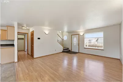 196 S 72nd St, Springfield, OR 97478 - Photo 6