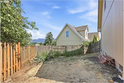 196 S 72nd St, Springfield, OR 97478 - Photo 26