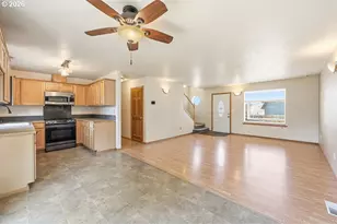 196 S 72nd St, Springfield, OR 97478 - Photo 4