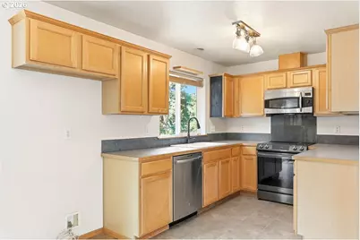 196 S 72nd St, Springfield, OR 97478 - Photo 10