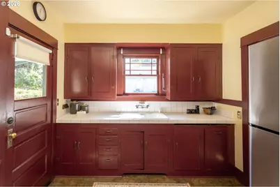 1402 Jackson St, Oregon City, OR 97045 - Photo 6