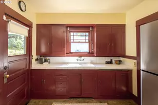 1402 Jackson St, Oregon City, OR 97045 - Photo 6