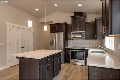 1099 NE Regan Hill Loop, Estacada, OR 97023 - Photo 4