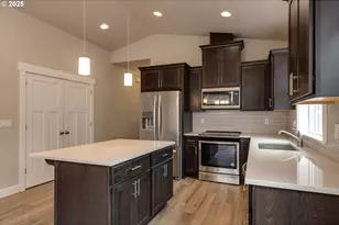 1099 NE Regan Hill Loop, Estacada, OR 97023 - Photo 4