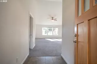 246 Palmdale Ave, Roseburg, OR 97471 - Photo 2