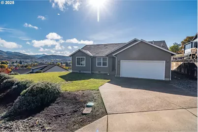 246 Palmdale Ave, Roseburg, OR 97471 - Photo 1