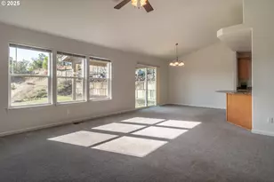 246 Palmdale Ave, Roseburg, OR 97471 - Photo 4