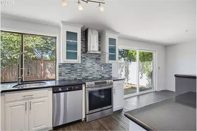 5435 NW Edgebrook Pl, Portland, OR 97229 - Photo 10