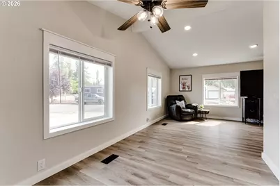 2226 32nd St, Springfield, OR 97477 - Photo 8