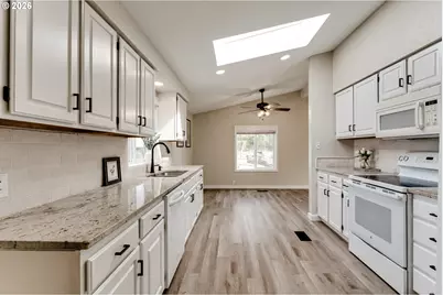 2226 32nd St, Springfield, OR 97477 - Photo 10