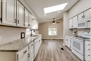2226 32nd St, Springfield, OR 97477 - Photo 10