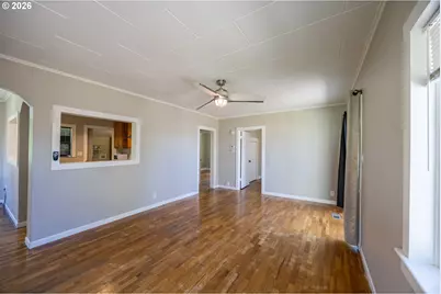 1755 NE Klamath Ave, Roseburg, OR 97470 - Photo 4