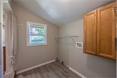 1755 NE Klamath Ave, Roseburg, OR 97470 - Photo 16