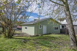 1755 NE Klamath Ave, Roseburg, OR 97470 - Photo 24