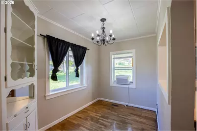 1755 NE Klamath Ave, Roseburg, OR 97470 - Photo 8