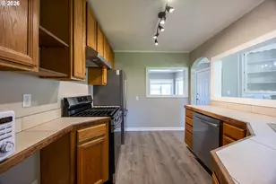 1755 NE Klamath Ave, Roseburg, OR 97470 - Photo 6