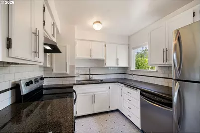 1572 McKinley Ct, Eugene, OR 97402 - Photo 12