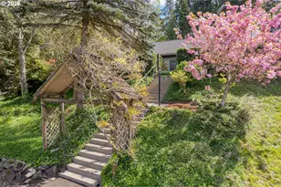 42 Ridgewood Dr, Eugene, OR 97405 - Photo 2