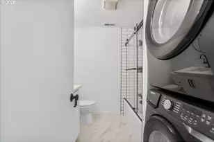 604 S Vermont St, Portland, OR 97219 - Photo 10