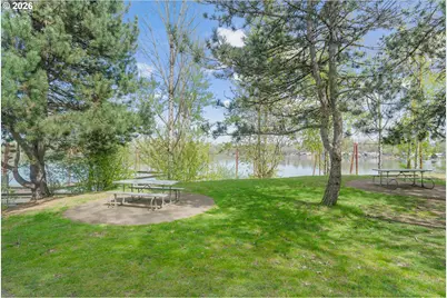 604 S Vermont St, Portland, OR 97219 - Photo 36