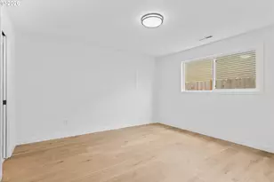 604 S Vermont St, Portland, OR 97219 - Photo 12