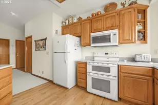 560 NW Rachel Lynn Wy, Roseburg, OR 97471 - Photo 10