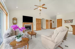 560 NW Rachel Lynn Wy, Roseburg, OR 97471 - Photo 4