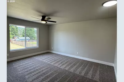 240 Miller St, Sutherlin, OR 97479 - Photo 28