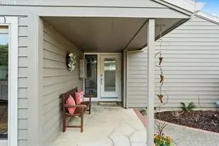 32540 SW Lake Point Ct, Wilsonville, OR 97070 - Photo 2