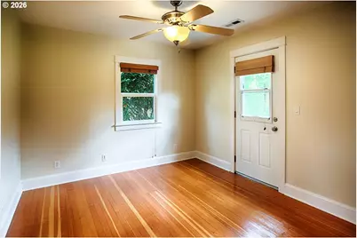 9242 SE Harrison St, Portland, OR 97216 - Photo 10