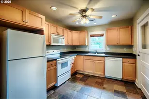 9242 SE Harrison St, Portland, OR 97216 - Photo 4