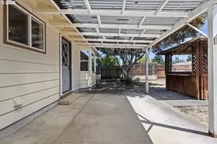 1004 Saville Ave, Eugene, OR 97404 - Photo 32