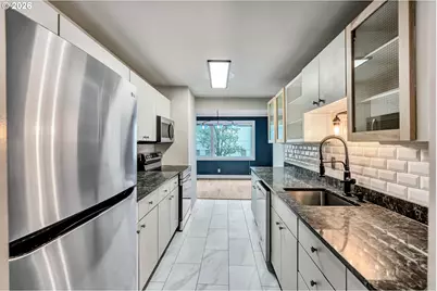 2211 SW Park Pl #204, Portland, OR 97205 - Photo 20