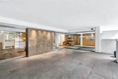 2211 SW Park Pl #204, Portland, OR 97205 - Photo 4