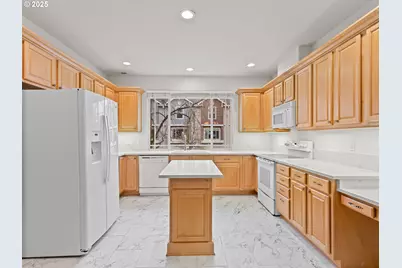 8721 NE 17th St, Vancouver, WA 98664 - Photo 12