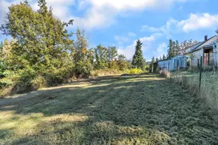 698 Grandview Ave, Scotts Mills, OR 97375 - Photo 2