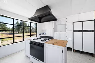 12400 SE Cotton Tail Ln, Prineville, OR 97754 - Photo 10