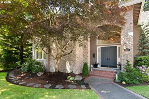 4221 SW Selling Ct, Portland, OR 97221 - Photo 2