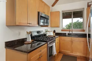 3201 Young Ln, Hood River, OR 97031 - Photo 8